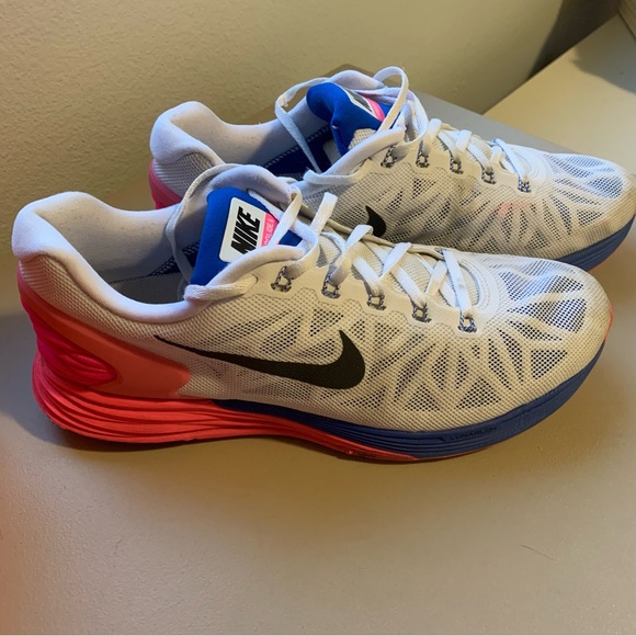 Nike Shoes - Nike Lunarglide 6